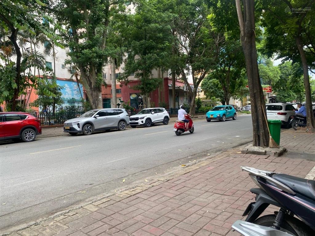 Bán nhà mặt phố nguyễn thị định, dt 50m, 31 tỷ, kinh doanh.