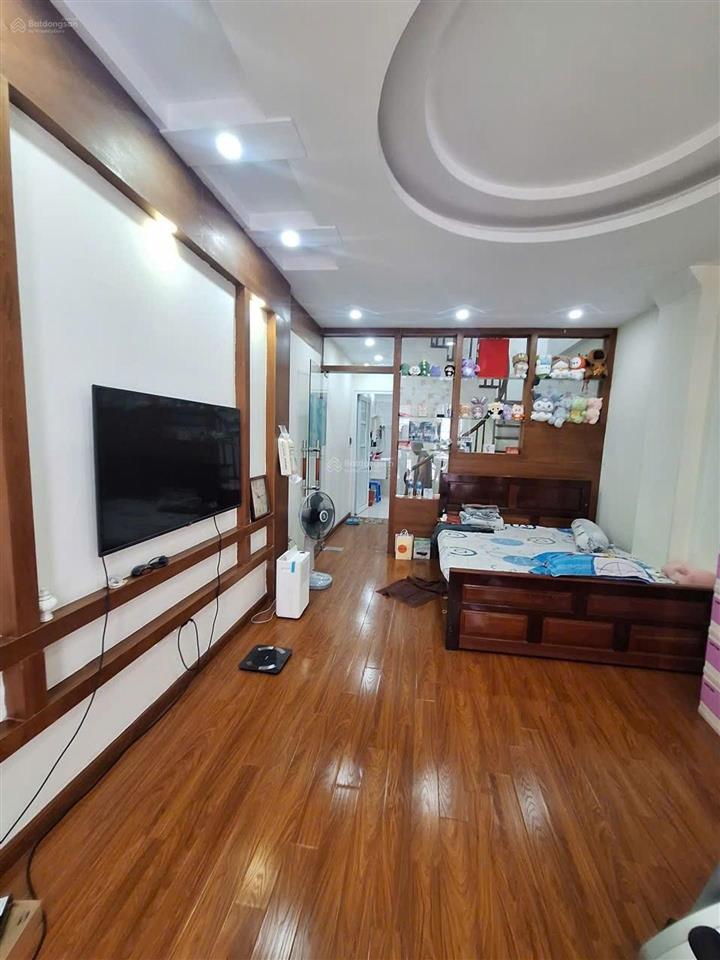 Bán nhà phố nguyễn khánh toàn, dt42m, 11,6 tỷ, nhà đẹp, ô tô đỗ cửa, kinh doanh.