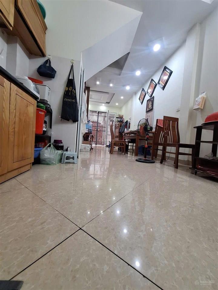 Bán nhà phố nguyễn khánh toàn, dt42m, 11,6 tỷ, nhà đẹp, ô tô đỗ cửa, kinh doanh.