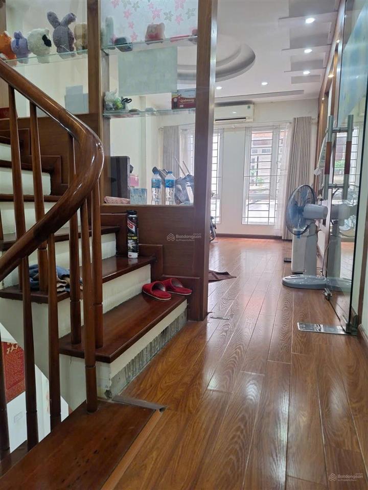 Bán nhà phố nguyễn khánh toàn, dt42m, 11,6 tỷ, nhà đẹp, ô tô đỗ cửa, kinh doanh.