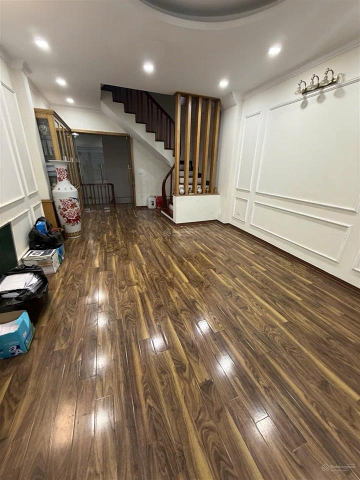 Bán nhà phố võ chí công, dt45m, mt4m, 6 tầng dân xây, ô tô qua nhà, sát phố, kinh doanh.