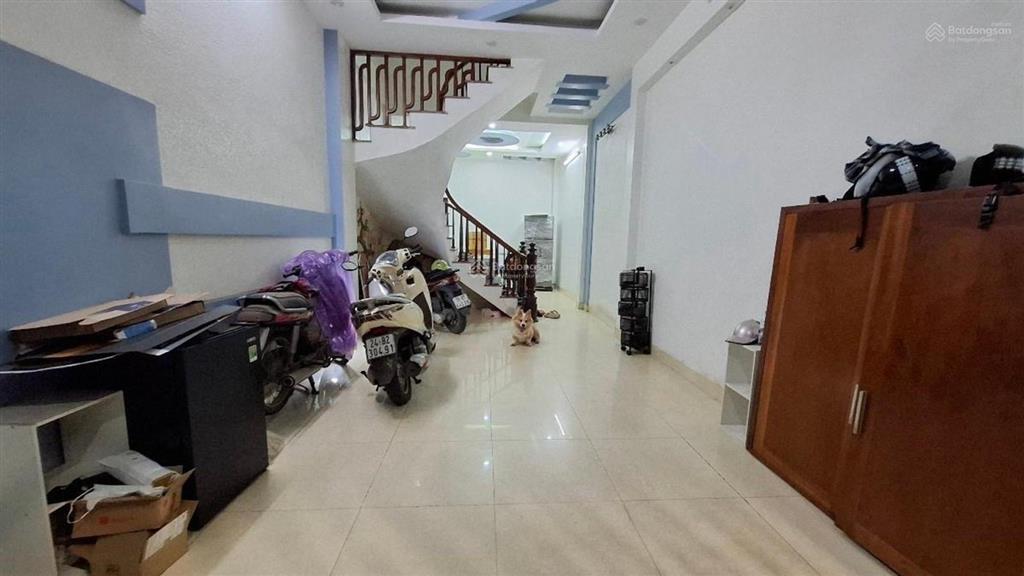 Bán nhà phố hoàng quốc việt, dt42m, mt4,1m, phân lô, ô tô, kinh doanh