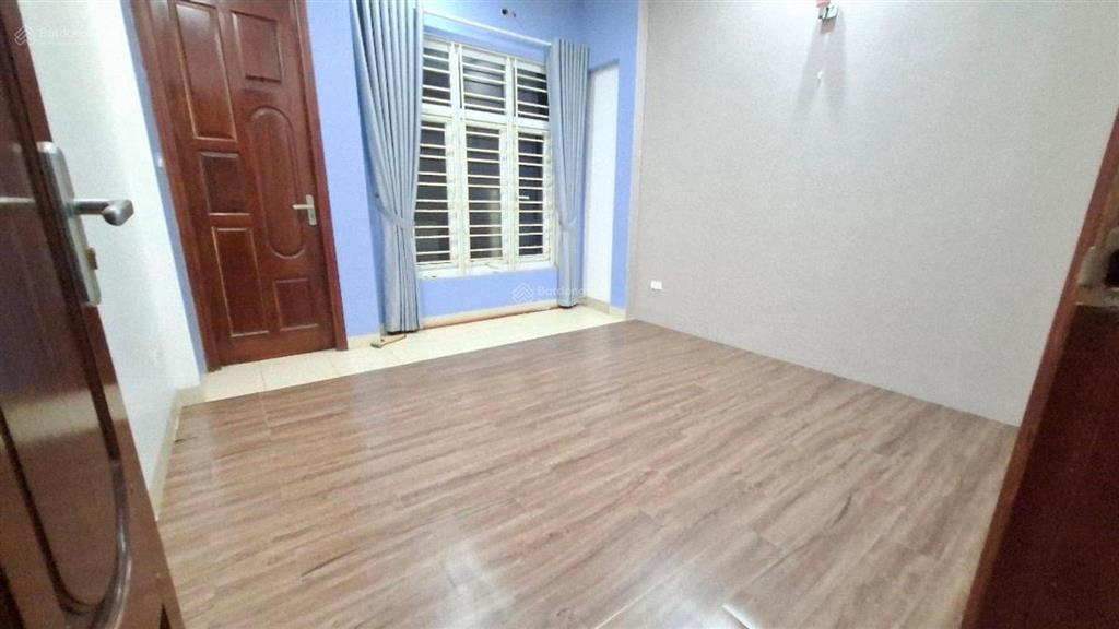 Bán nhà phố hoàng quốc việt, dt42m, mt4,1m, phân lô, ô tô, kinh doanh