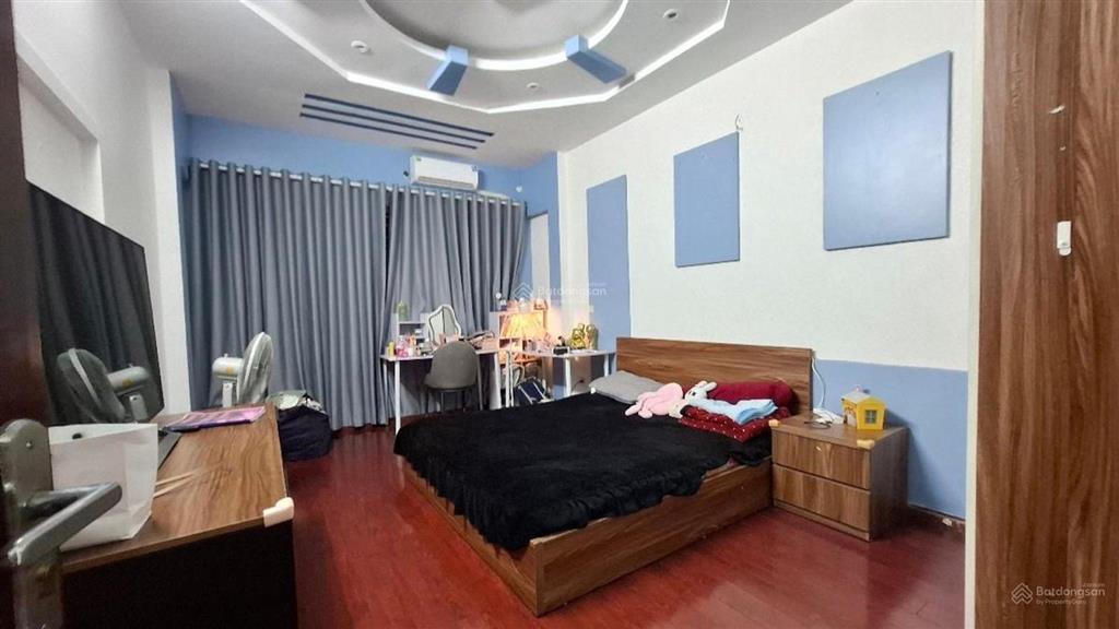 Bán nhà phố hoàng quốc việt, dt42m, mt4,1m, phân lô, ô tô, kinh doanh