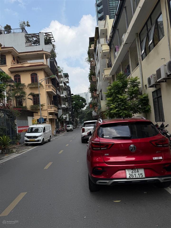 Bán tòa văn phòng, mặt phố hoàng sâm, dt85m, 7 tầng thang máy, kinh doanh.