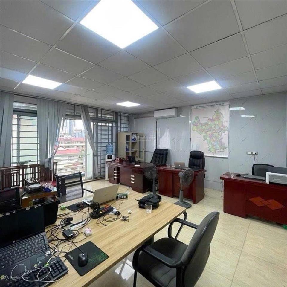 Bán tòa văn phòng, mặt phố hoàng sâm, dt85m, 7 tầng thang máy, kinh doanh.