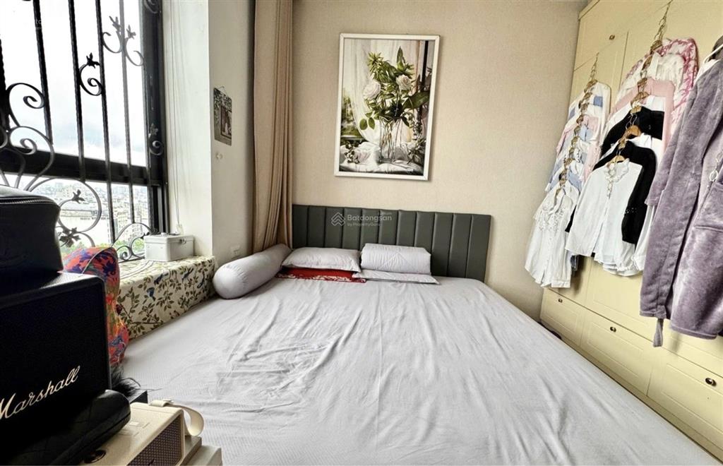 Bán căn hộ tòa fhome, căn góc tầng trung, 2 ngủ, full nội thất.