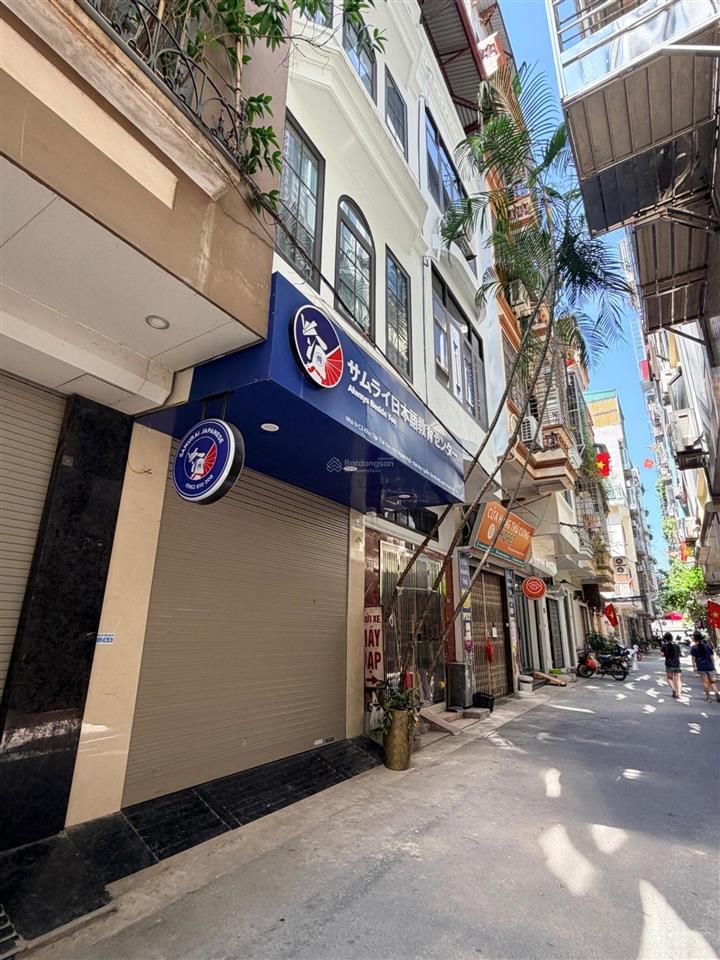 Bán nhà phố trần quốc hoàn, dt40m, phân lô, ô tô tránh, kinh doanh.
