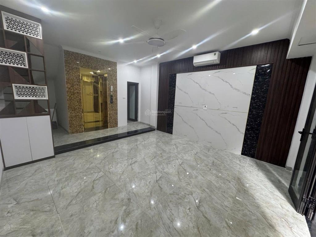 Bán nhà phố thuỵ khuê, dt44m, 7 tầng thang máy, gần ô tô, gần phố.