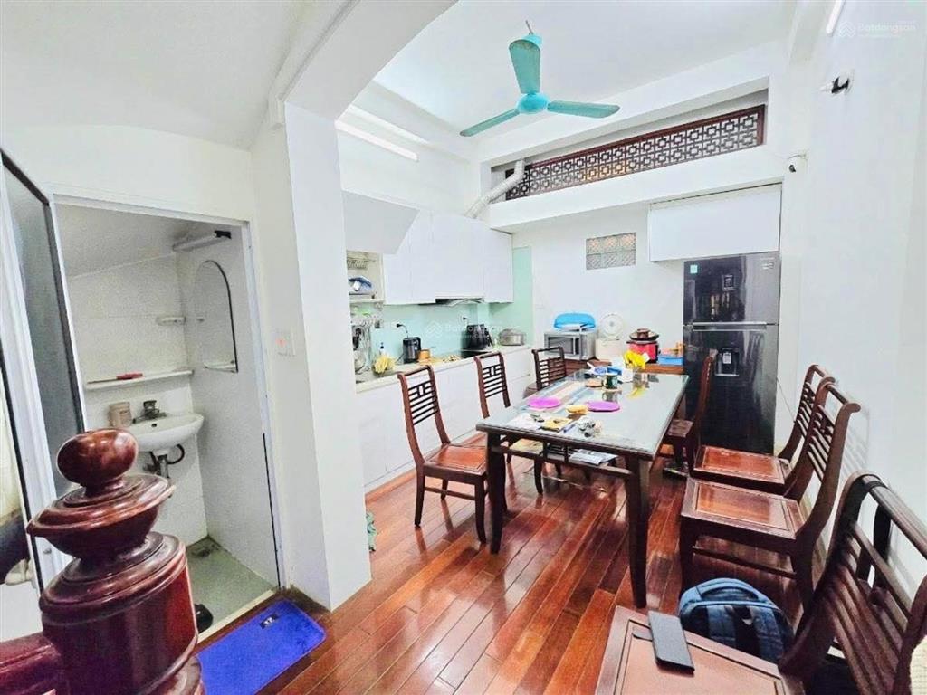 Bán nhà phố trích sài, dt40m, 6 tầng, gần hồ tây, 2 thoáng, full nội thất.