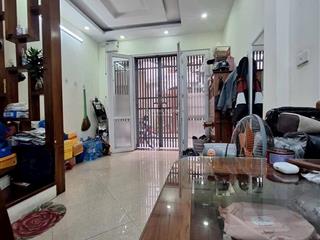 Bán nhà phố dương quảng hàm, dt 42m, 5 tầng, ô tô đỗ cửa, gần phố, kinh doanh.