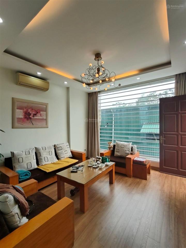 Bán nhà trần quốc hoàn, dt 50m, mt 4m, lô góc 3 thoáng, ô tô tránh, kinh doanh.