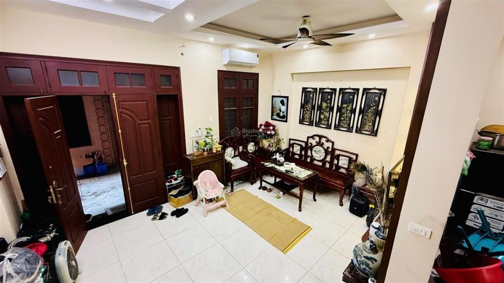 Bán nhà phố hoàng sâm, dt 42m, 4 tầng, phân lô ô tô, kinh doanh.