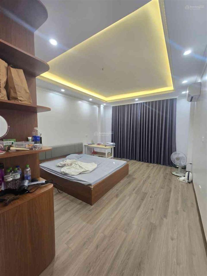 Bán nhà phố cầu giấy, dt42m, 6 tầng thang máy, gần ô tô, full nội thất