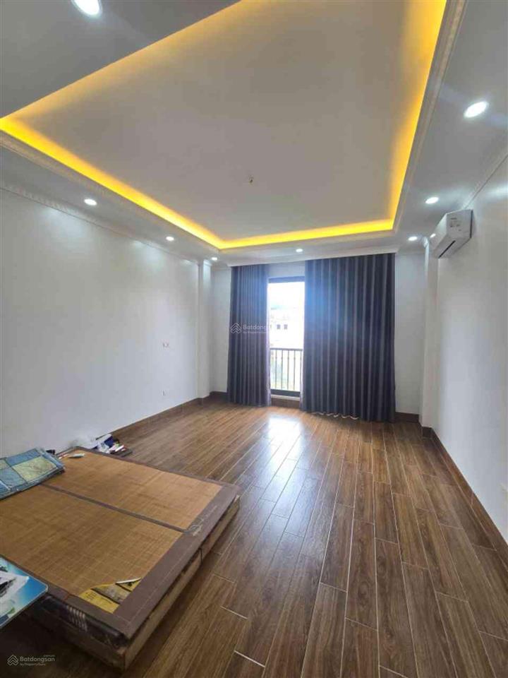 Bán nhà phố cầu giấy, dt42m, 6 tầng thang máy, gần ô tô, full nội thất