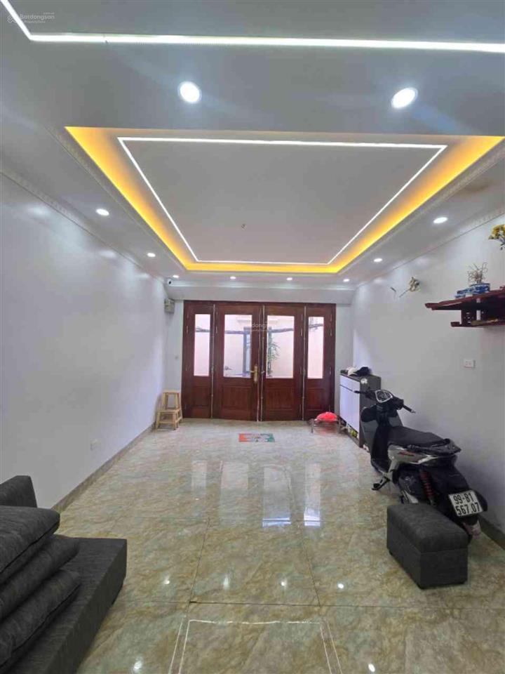 Bán nhà phố cầu giấy, dt42m, 6 tầng thang máy, gần ô tô, full nội thất