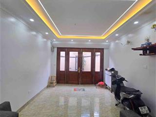 Bán nhà phố cầu giấy, dt42m, 6 tầng thang máy, gần ô tô, full nội thất