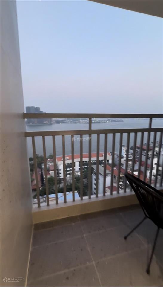 Bán căn hộ tòa c18, lạc long quân, lô góc, 3 ngủ, view hồ tây full nội thất xịn.