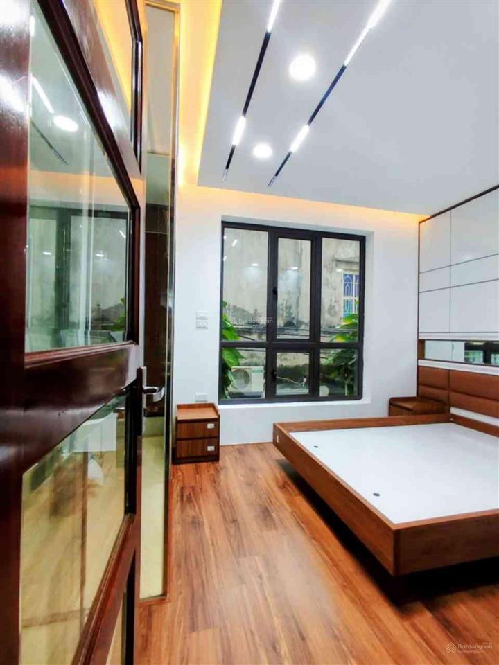 Bán nhà phố phan văn trường, dt 55m, 7 tầng thang máy, phân lô, vỉa hè, ô tô tránh.