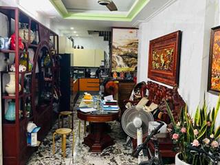 Bán nhà phố xuân thuỷ, dt40m, 6 tầng dân xây, ô tô đỗ cổng, gần phố.