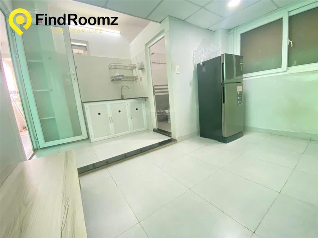 Trống sẵn 1 trệt 1 lầu  full nt  cửa sổ trời ngay vincom phan văn trị