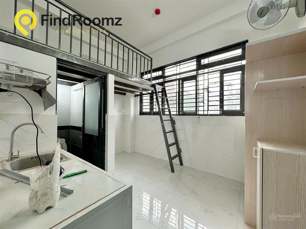 Trống sẵn duplex sạch sẽ, ban công, cửa sổ trời thoáng (sẵn máy lạnh)