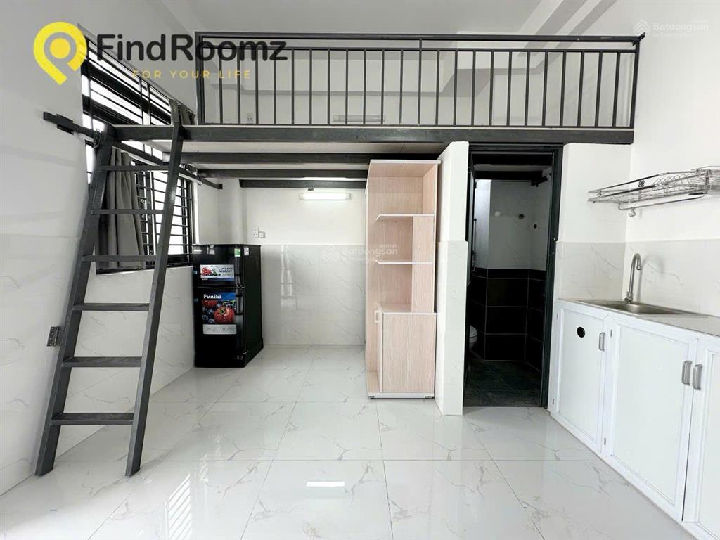 Trống sẵn duplex sạch sẽ, ban công, cửa sổ trời thoáng (sẵn máy lạnh)