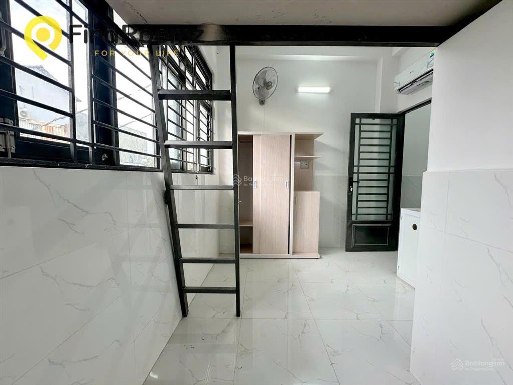 Trống sẵn duplex sạch sẽ, ban công, cửa sổ trời thoáng (sẵn máy lạnh)