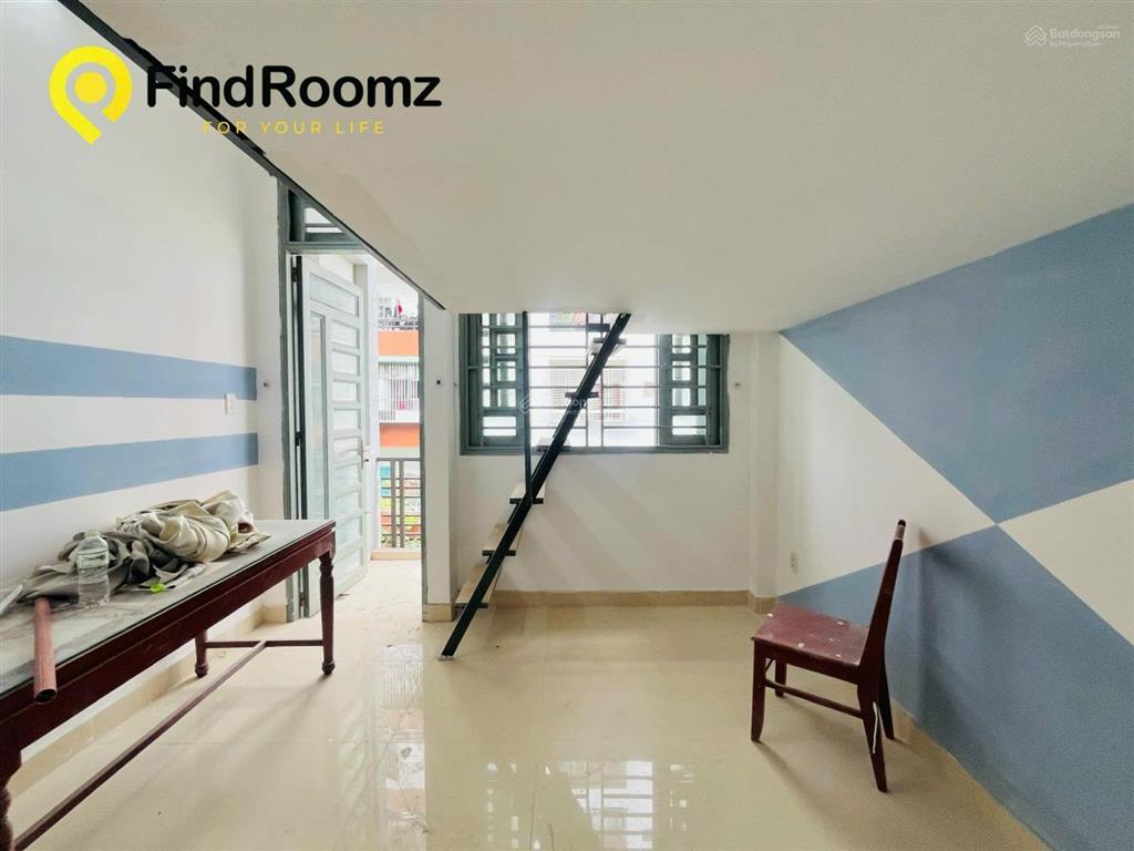 Duplex ban công, cửa sổ trời (máy lạnh)  gần iuh, vlu, gdu  giữ phòng tới đầu t9