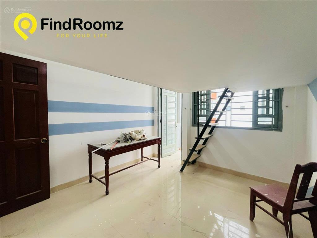 Duplex ban công, cửa sổ trời (máy lạnh)  gần iuh, vlu, gdu  giữ phòng tới đầu t9