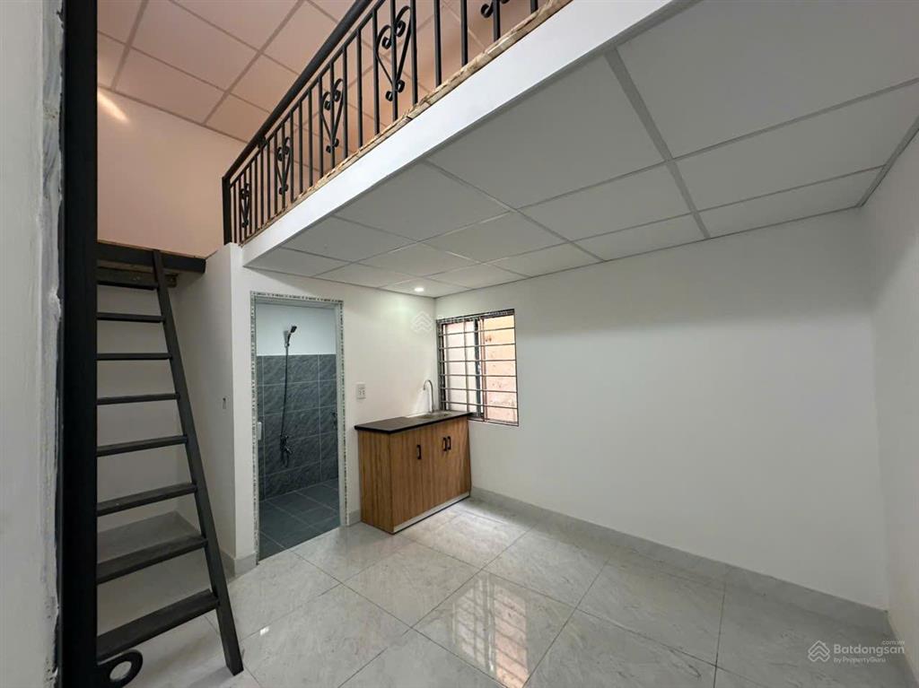 Trống sẵn duplex sẵn máy lạnh gần đại học văn lang cơ sở 3, ngay cầu sắt an phú đông