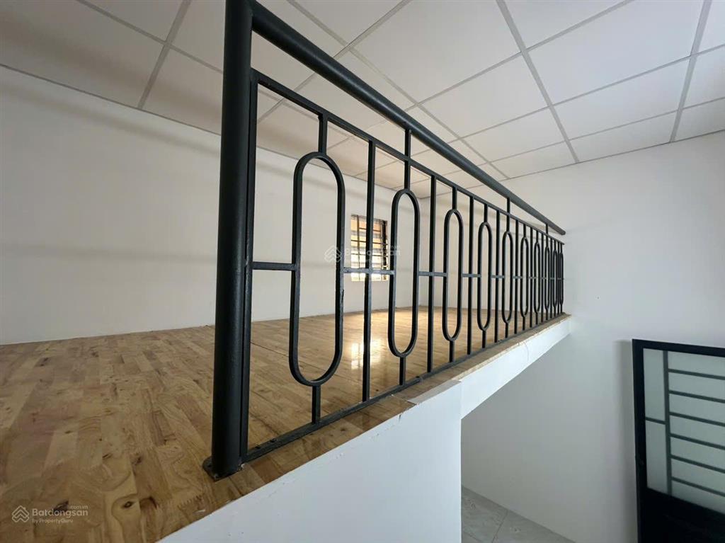 Trống sẵn duplex sẵn máy lạnh gần đại học văn lang cơ sở 3, ngay cầu sắt an phú đông