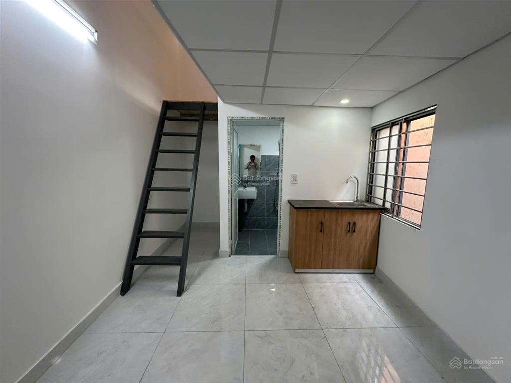 Trống sẵn duplex sẵn máy lạnh gần đại học văn lang cơ sở 3, ngay cầu sắt an phú đông