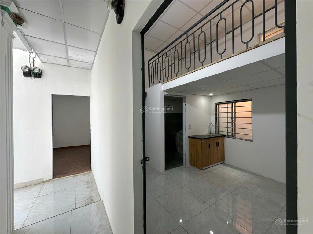 Trống sẵn duplex sẵn máy lạnh gần đại học văn lang cơ sở 3, ngay cầu sắt an phú đông