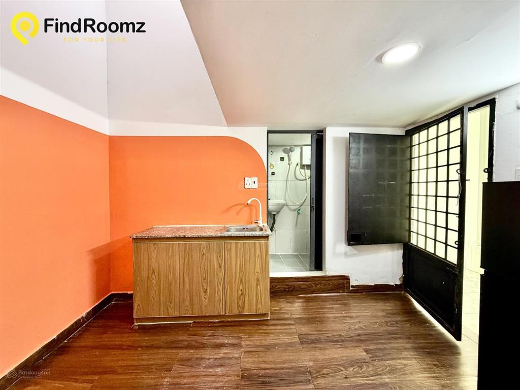 Trống sẵn duplex gác cao 2m, (sẵn máy lạnh, tủ lạnh) ngay khu dương quảng hàm