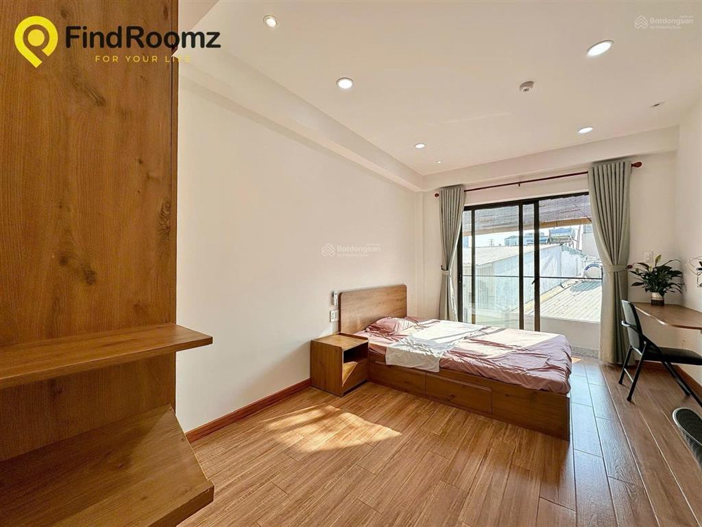 Cho thuê căn hộ dịch vụ full nội thất, ban công, rộng 40m2 ngay phạm văn đồng