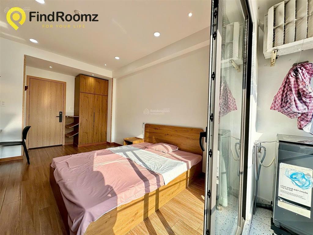 Cho thuê căn hộ dịch vụ full nội thất, ban công, rộng 40m2 ngay phạm văn đồng