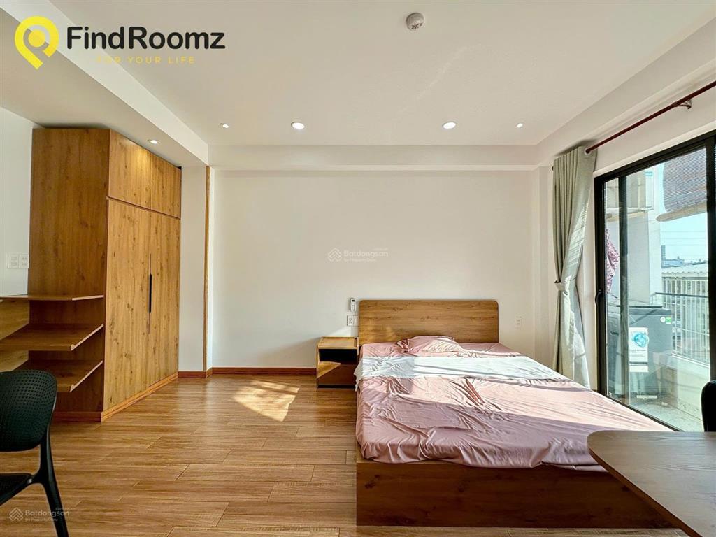 Cho thuê căn hộ dịch vụ full nội thất, ban công, rộng 40m2 ngay phạm văn đồng