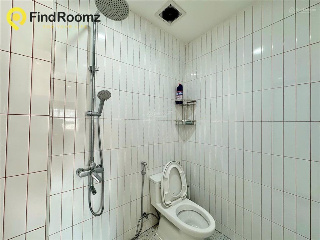 Cho thuê căn hộ dịch vụ full nội thất, ban công, rộng 40m2 ngay phạm văn đồng