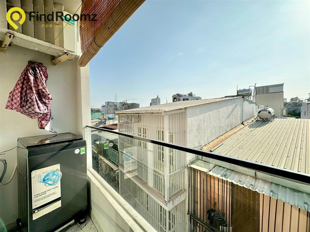Cho thuê căn hộ dịch vụ full nội thất, ban công, rộng 40m2 ngay phạm văn đồng