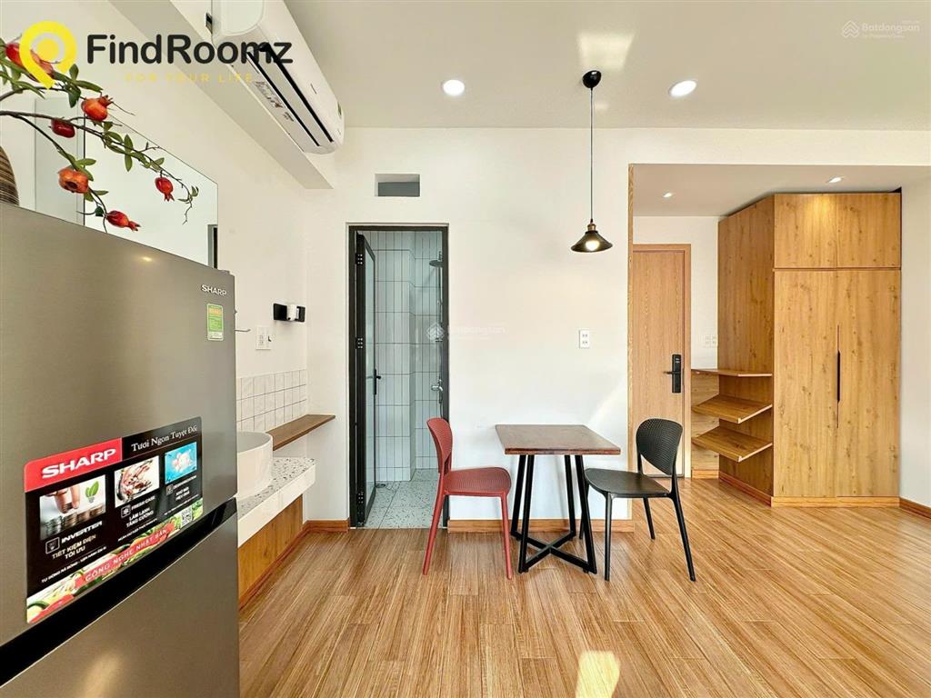 Cho thuê căn hộ dịch vụ full nội thất, ban công, rộng 40m2 ngay phạm văn đồng
