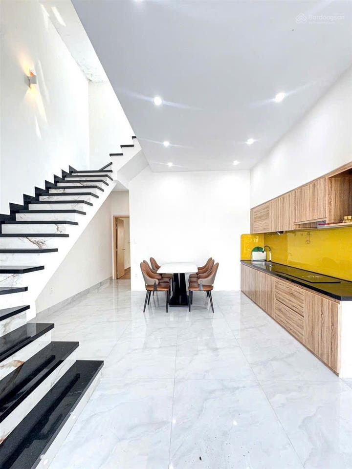 Nhà c4 mới đẹp hoà quý móng 2,5 tầng sát võ chí công