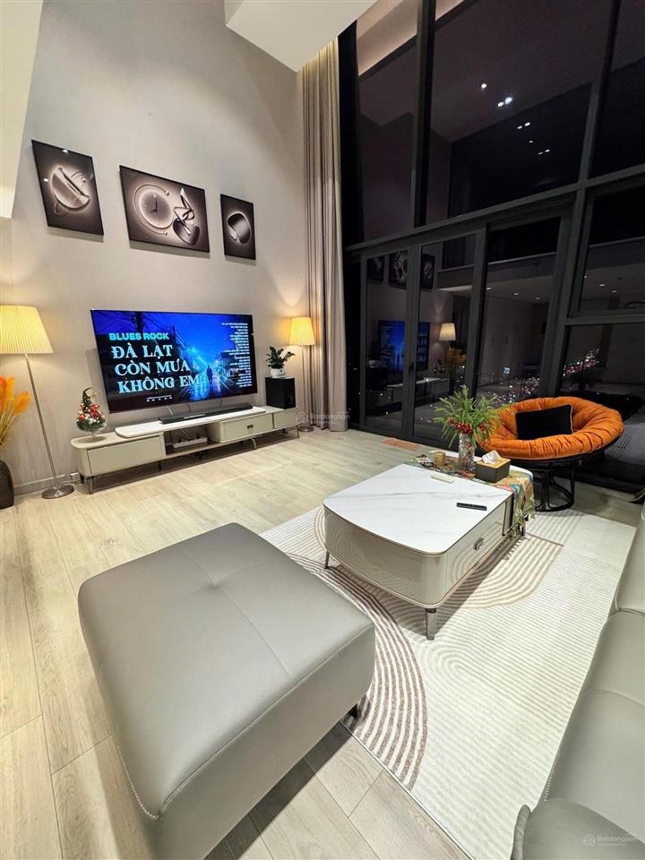Chính chủ cho thuê căn hộ đập thông nhau tại pentstudio tây hồ view cầu nhật tân cực đẹp, hiếm có.
