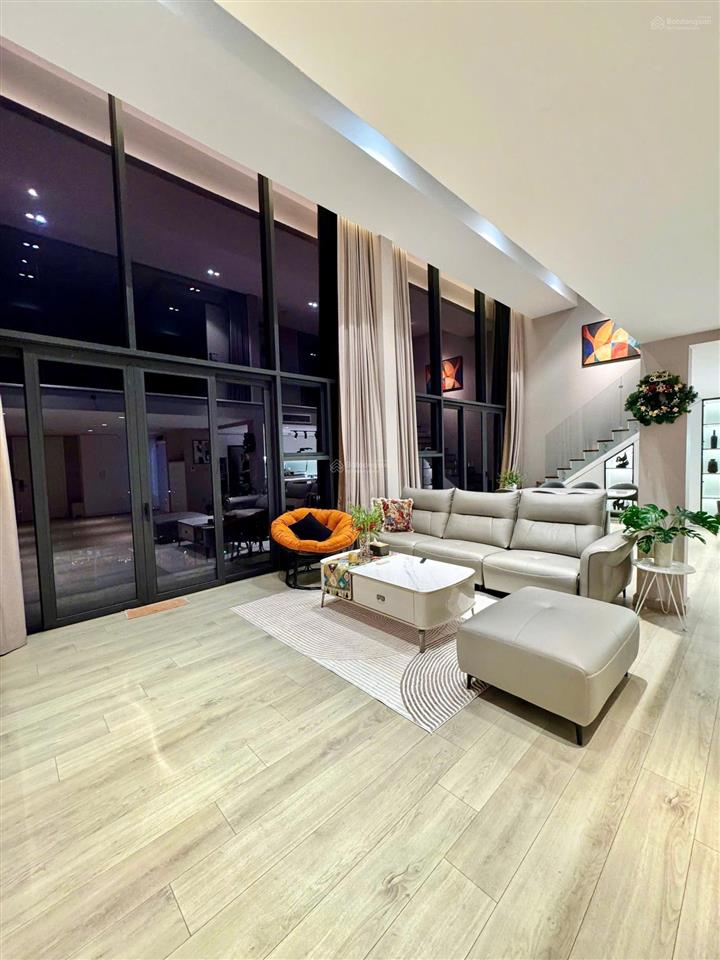 Chính chủ cho thuê căn hộ đập thông nhau tại pentstudio tây hồ view cầu nhật tân cực đẹp, hiếm có.