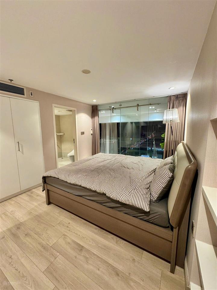 Chính chủ cho thuê căn hộ đập thông nhau tại pentstudio tây hồ view cầu nhật tân cực đẹp, hiếm có.