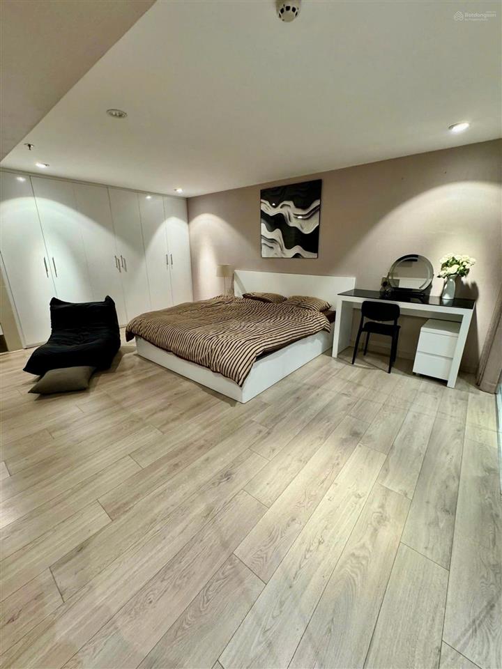 Chính chủ cho thuê căn hộ đập thông nhau tại pentstudio tây hồ view cầu nhật tân cực đẹp, hiếm có.