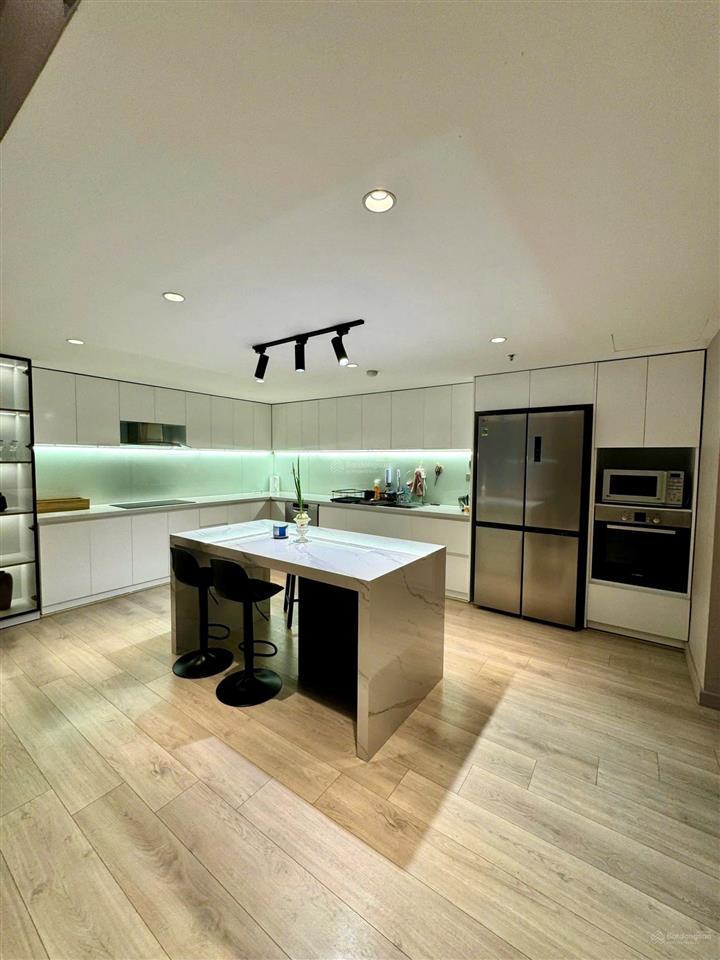 Chính chủ cho thuê căn hộ đập thông nhau tại pentstudio tây hồ view cầu nhật tân cực đẹp, hiếm có.