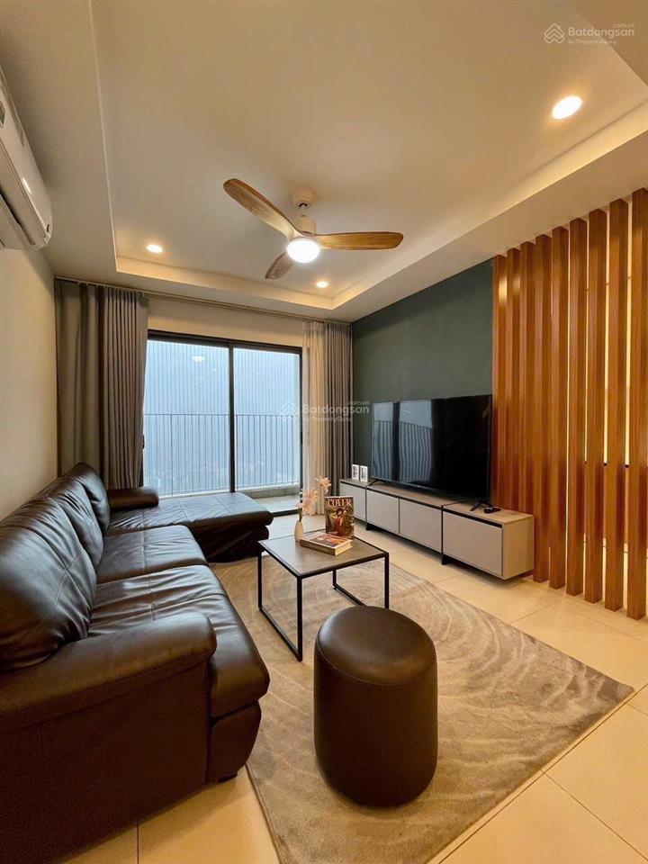 Chính chủ cần tiền nhờ bán gấp căn hộ tầng cao view hồ tây siêu đẹp, giá rẻ trong tòa, bao thuế phí