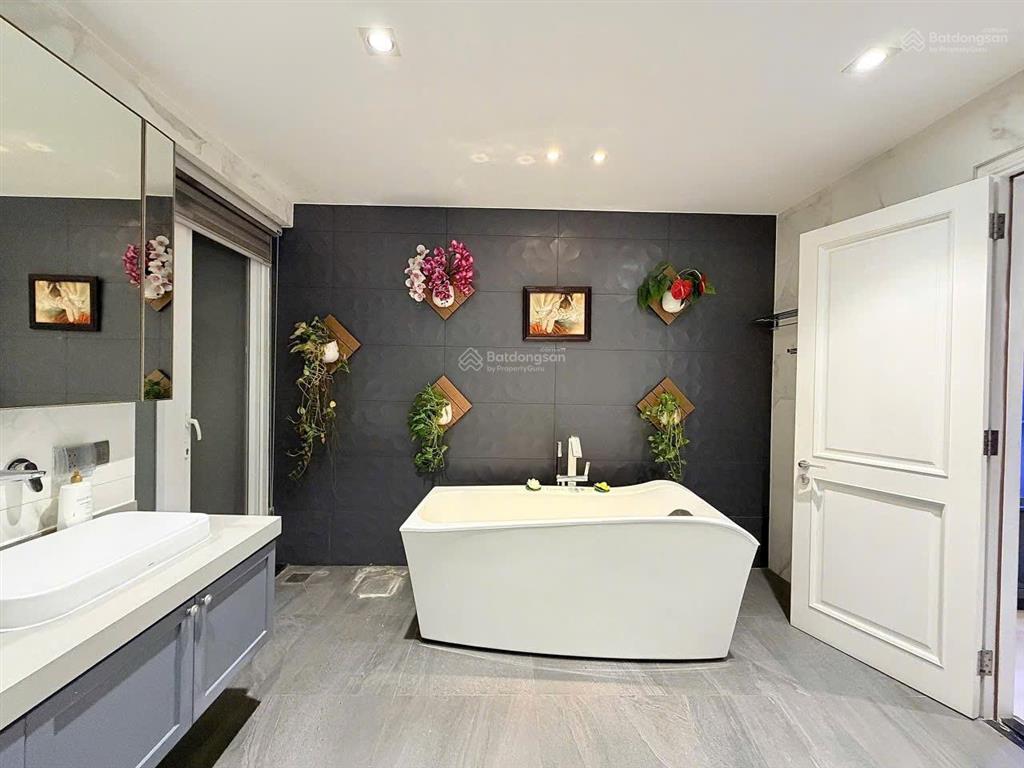 Cho thuê nhà riêng hồ văn huê p9 phú nhuận  6 tầng  130m²  kinh doanh tốt. mt 10m  nội thất vip