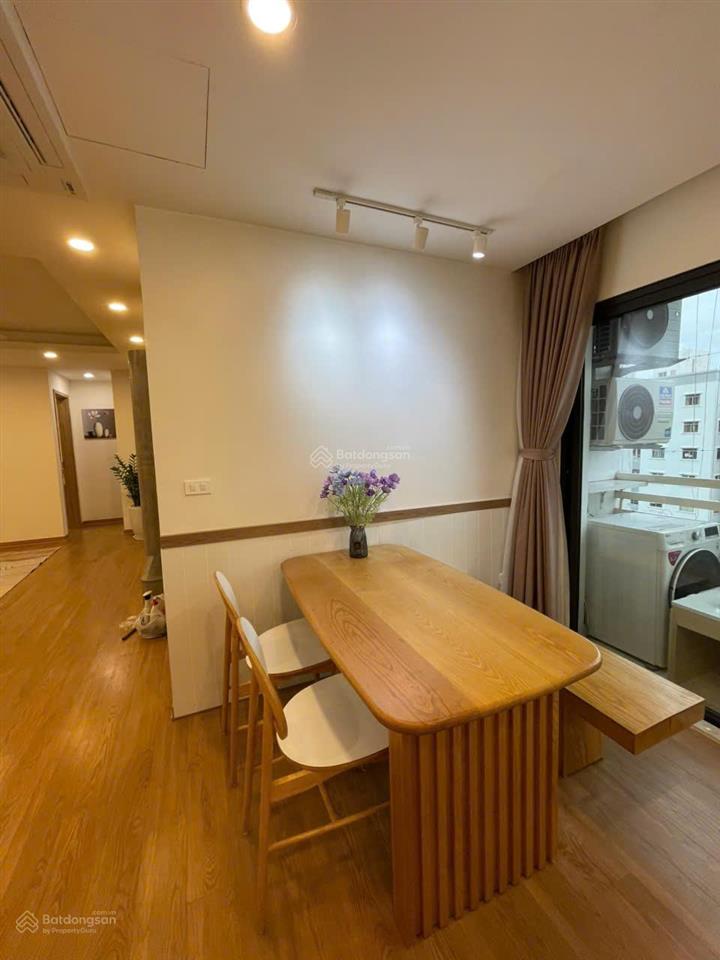 Chính chủ tôi cần bán căn 80m2 tòa nơ 9b bán đảo linh đàm , 3 ngủ 2 vệ sinh , sổ đẹp, tầng 10